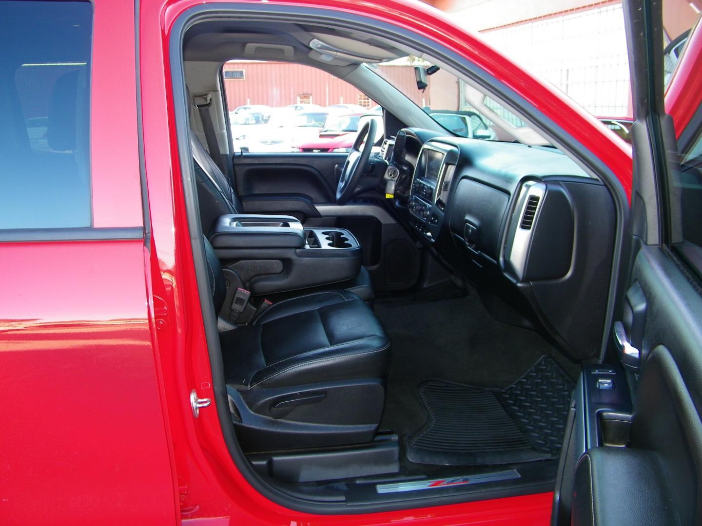 2018 Red /Black Chevrolet Silverado 1500 LT Z71 (3GCUKREC8JG) with an 5.3 V8 engine, Automatic transmission, located at 4000 Bee Ridge Road, Sarasota, FL, 34233, (941) 926-0300, 27.298664, -82.489151 - Photo#12